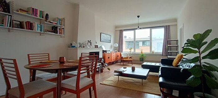 Appartement 3 pièces à Pater Damiaanstraat, R, à louer