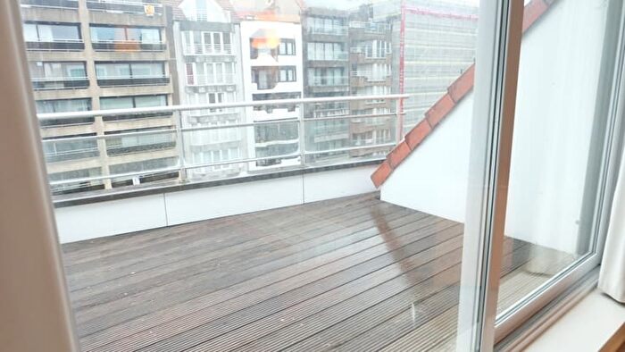 Nicolas Mengélaan, KnokkeHeist : Appartement 3 pièces à louer