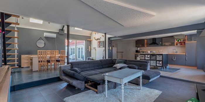 Appartement 2 pièces à Moeskroen, Henegouwen, à vendre