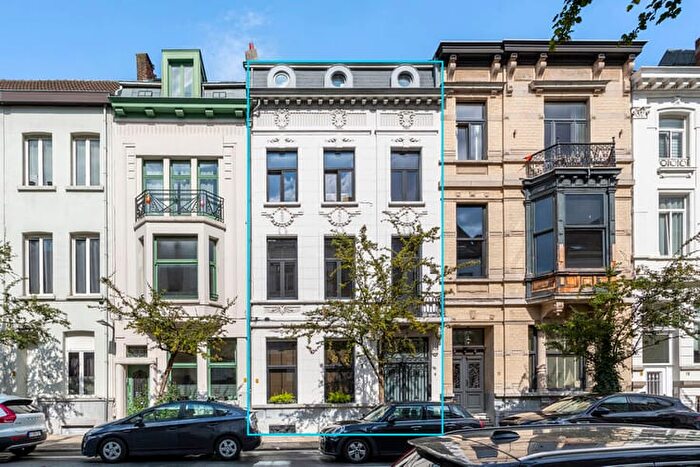 Maison 5 pièces à Tolstraat, Antwerpen, à vendre