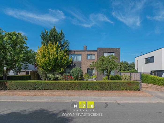 Maison 4 pièces à Hans Memlingstraat, Maaseik, à vendre