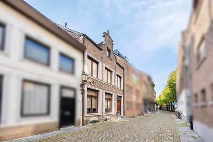 Marktstraat, Maaseik : Maison 4 pièces à vendre