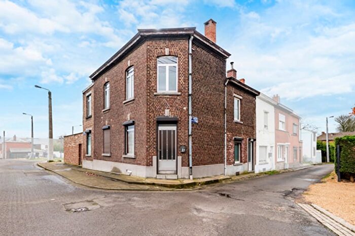 Maison 15 pièces à vendre à Rue de la Révision, Jumet