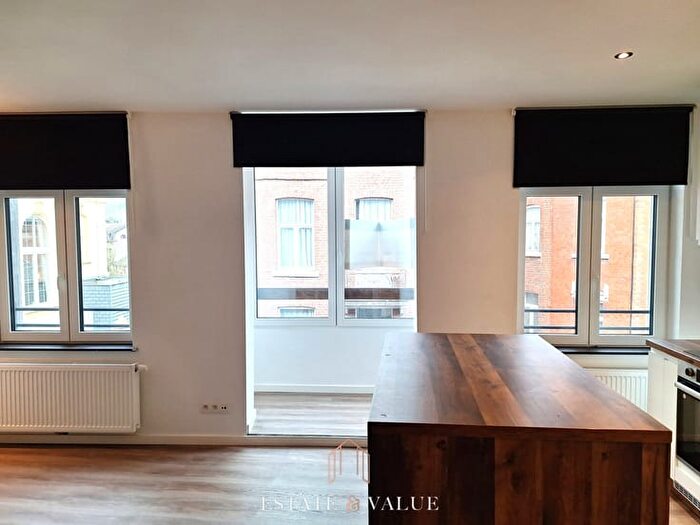 Appartement 6 pièces à Rue Albin Body, B, à louer