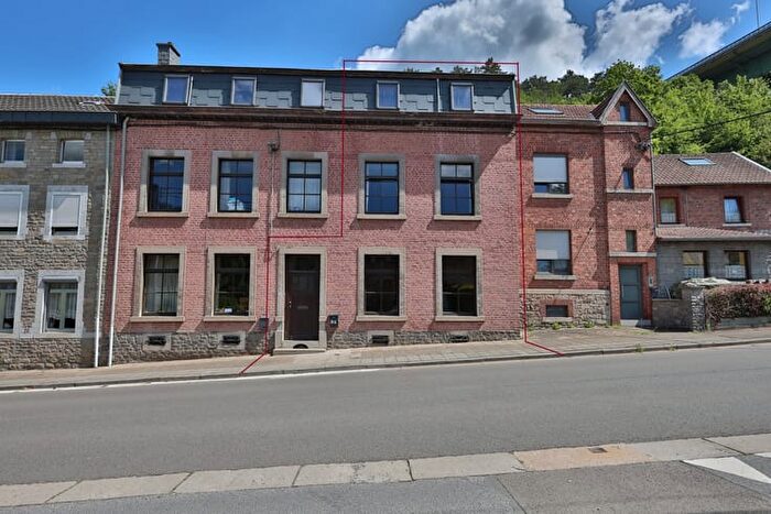 Rue de Spa, A : Maison 3 pièces à louer