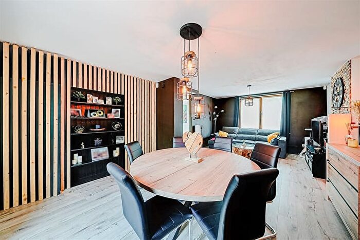 Maison 2 pièces à Rue des Aiselies, ROUX, à vendre