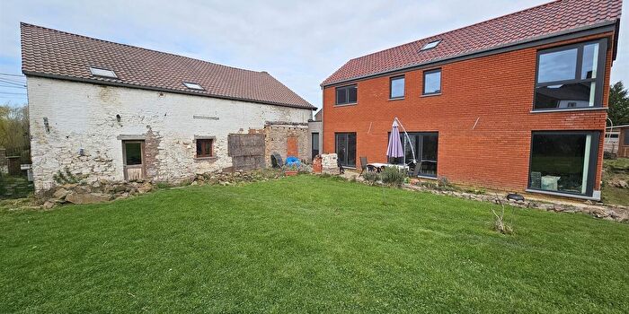 Maison 5 pièces à EstinnesauMont, Henegouwen, à vendre