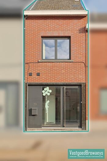 Maison 8 pièces à louer à Stationsstraat, Brakel