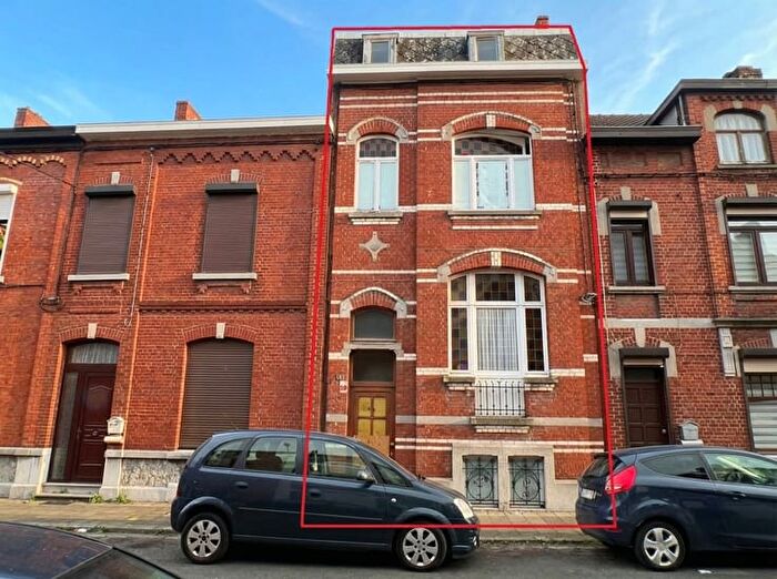 Rue Edmond Jacquin, MARCHIENNEAUPONT : Maison 6 pièces à vendre