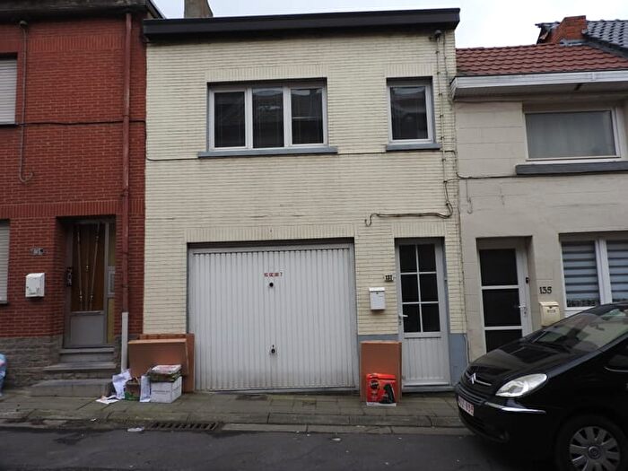 Maison 7 pièces à Rue Émile Vandervelde, La Louvière, à vendre
