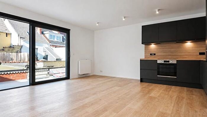 Rue Haute, A : Appartement 2 pièces à vendre