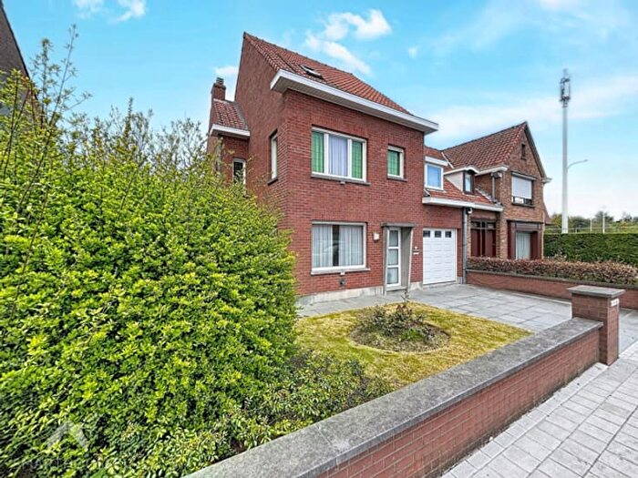 Maison 4 pièces à Gullegemsestraat, Kortrijk Heule, à vendre