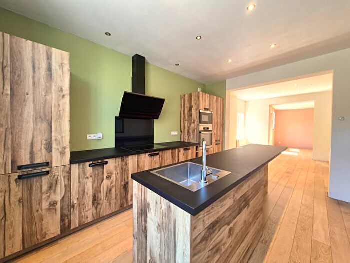 Maison 11 pièces à Rue Tayant, Charleroi, à vendre