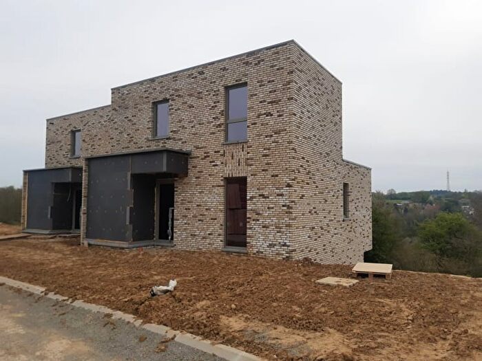 Maison 6 pièces à Rue DefalqueSuzeril, CourtSaintEtienne, à vendre