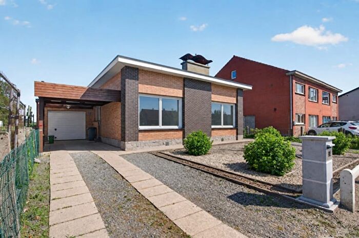 Stenenmuurstraat, SINAAI : Maison 2 pièces à vendre