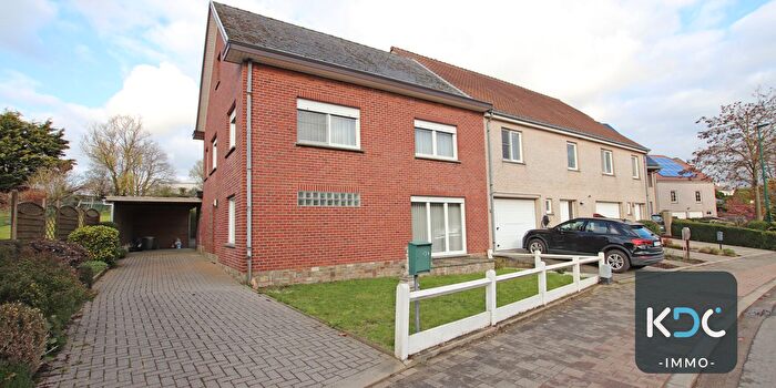 Veeweidestraat, Duisburg : Maison 3 pièces à vendre