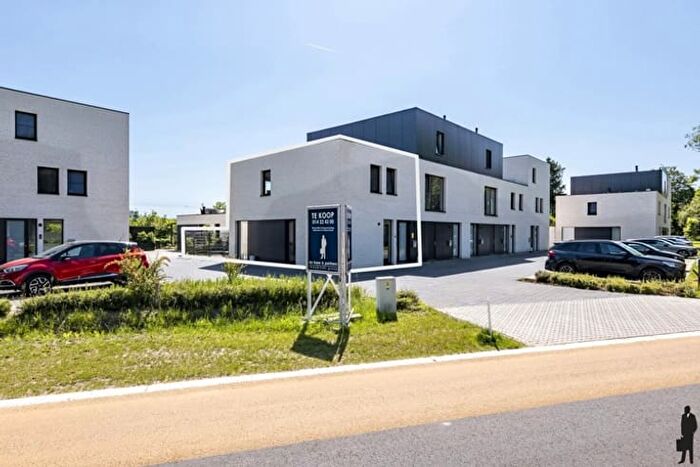 Maison 3 pièces à Maastrichtersteenweg, J, à vendre