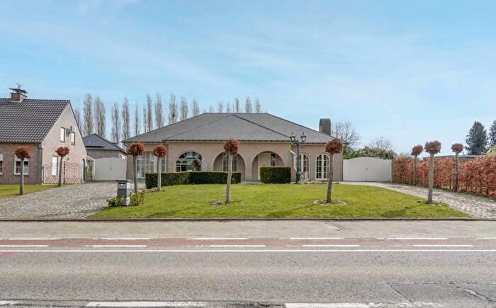 Maison 4 pièces à BORGWORMSESTEENWEG, SintTruiden, à vendre