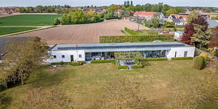 Maison 4 pièces à Egaalstraat, Izegem, à vendre