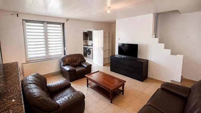 Maison 8 pièces à Rue Edouard Falony, Charleroi, à louer