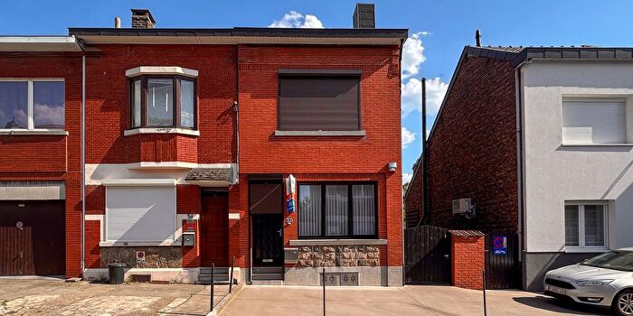Maison 3 pièces à Rue de Montegnée, JemeppesurMeuse, à vendre