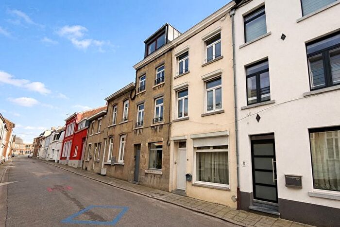 Maison 6 pièces à Rue Reine Astrid, Gembloux, à vendre