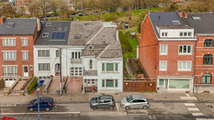 Chaussée de Charleroi, Namur : Maison 7 pièces à vendre