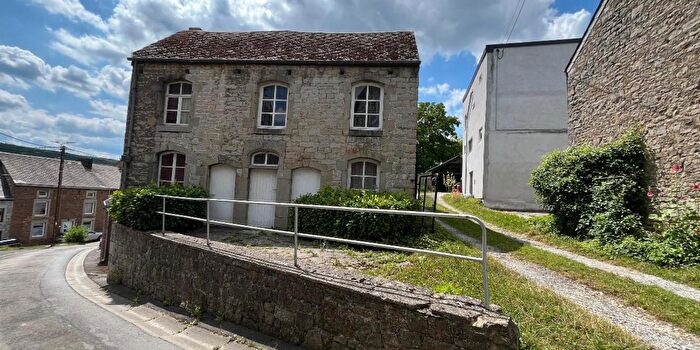 Maison 6 pièces à Courte Rue, Treignes, à vendre