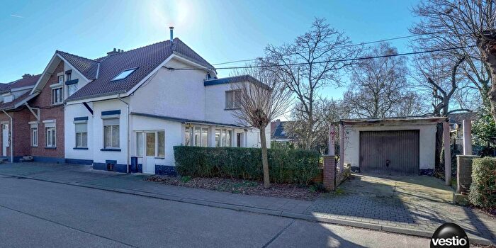 Maison 4 pièces à vendre à Staatstuinwijk, Genk