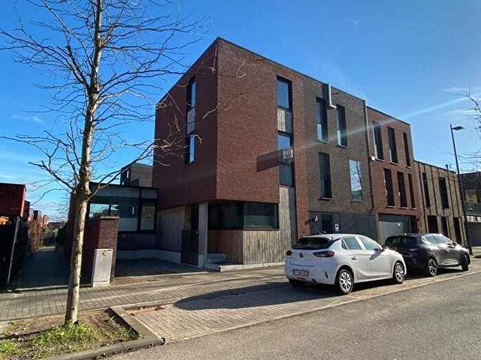 Maison 3 pièces à SintServaasstraat, Hasselt, à louer