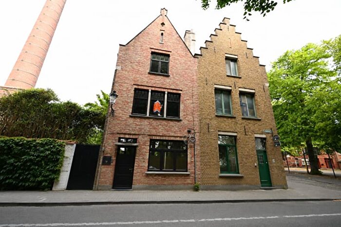 Kazernevest, Brugge : Appartement 7 pièces à louer