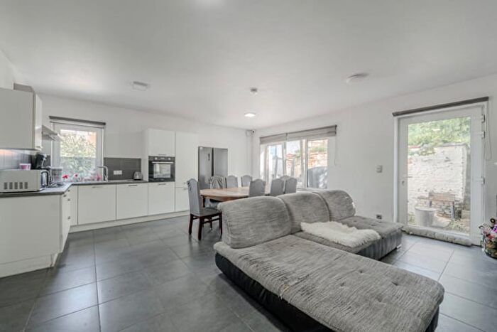 Rue des Déportés, Morlanwelz : Appartement 2 pièces à vendre