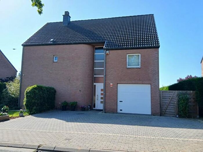 Maison 5 pièces à Rue SainteRita, Bouge, à vendre