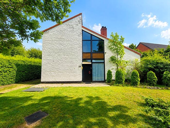 Maison 16 pièces à Beelbroekstraat, SintAmandsberg, à vendre