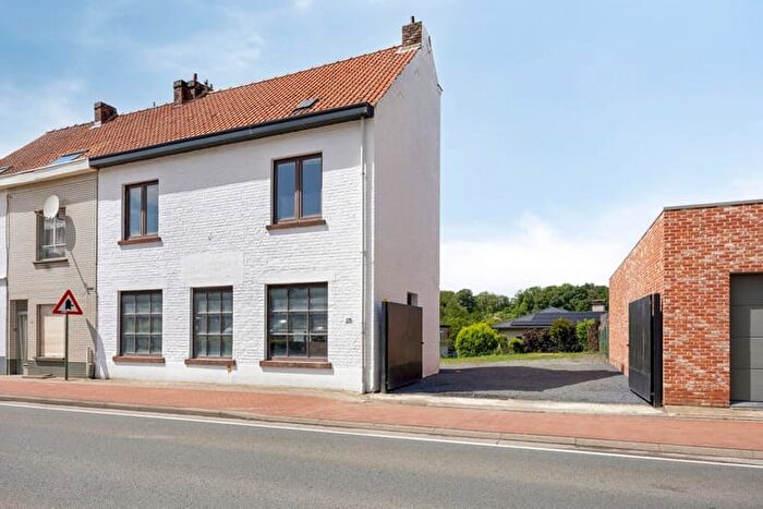 Maison 4 pièces à vendre à Steenweg naar Halle, ALSEMBERG