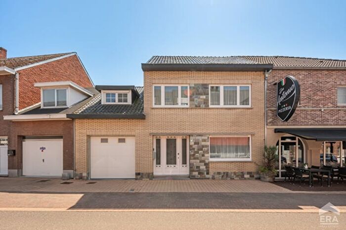 Maison 4 pièces à Nieuwesteenweg, Nieuwerkerken, à vendre