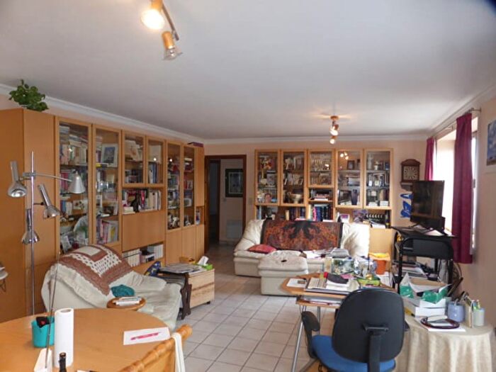 RUE CHOCOLATERIE, FLEURUS : Appartement 3 pièces à vendre