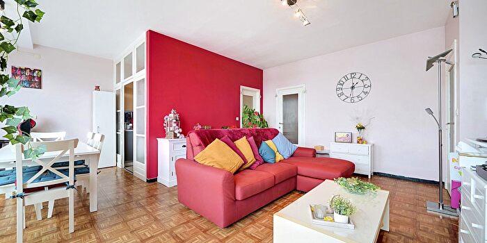 Chaussée de Châtelet, Gilly : Appartement 2 pièces à vendre