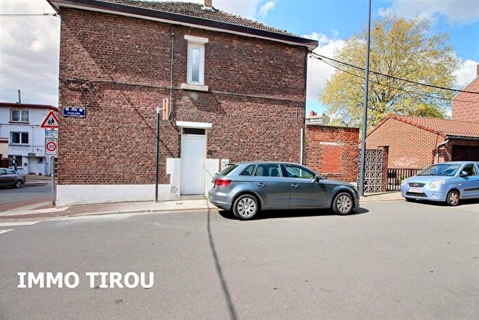 rue Caréna n, Charleroi : Maison 8 pièces à vendre