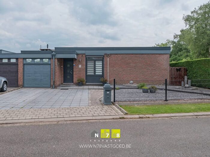 Maison 3 pièces à Meidoornstraat, Maasmechelen, à vendre