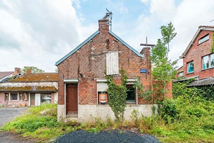 Maison 10 pièces à vendre - Chaussée Brunehault, Sarslabruyère