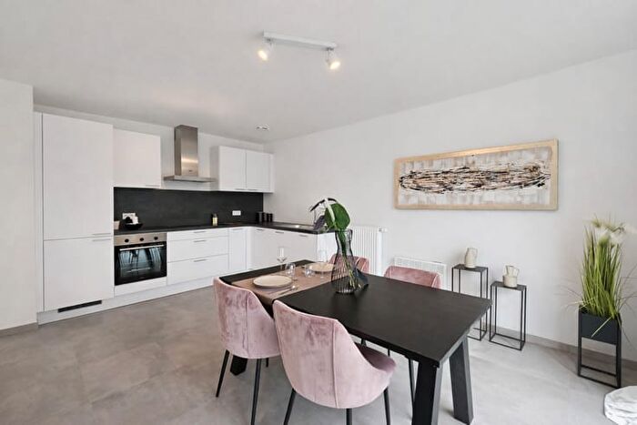 Maison 8 pièces à Rue de la Station, Ressaix, à vendre