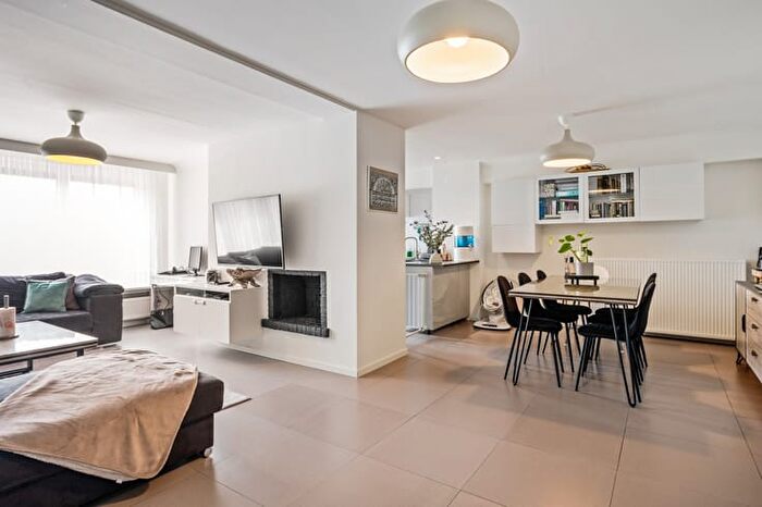 Appartement 9 pièces à Stevenslei, V, à louer