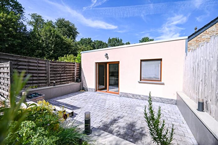 Rue Rausa, A : Maison 2 pièces à louer