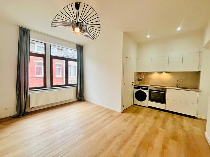 Appartement 3 pièces à louer à Rue Du Fort, Charleroi