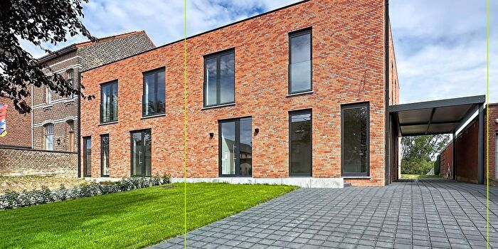 Maison 4 pièces à SintLaurentiusstraat, Tienen, à vendre