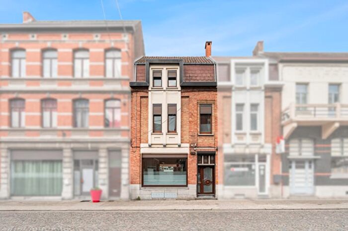 Place du Marché, Morlanwelz : Maison 4 pièces à vendre