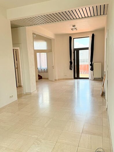 Appartement 10 pièces à louer à Route De Philippeville
