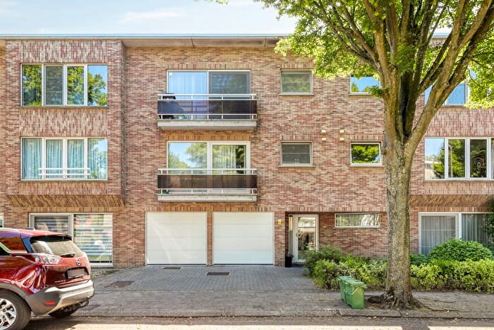 Appartement 11 pièces à Vijfaprilwarande, Mortsel, à vendre
