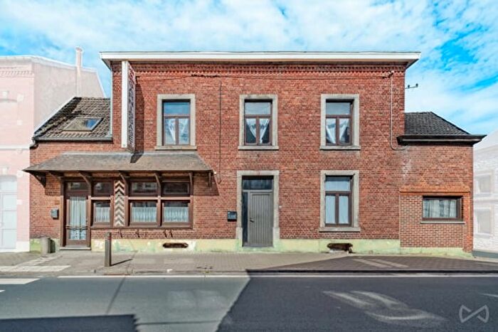 Rue Royale, Morialmé : Maison 20 pièces à vendre